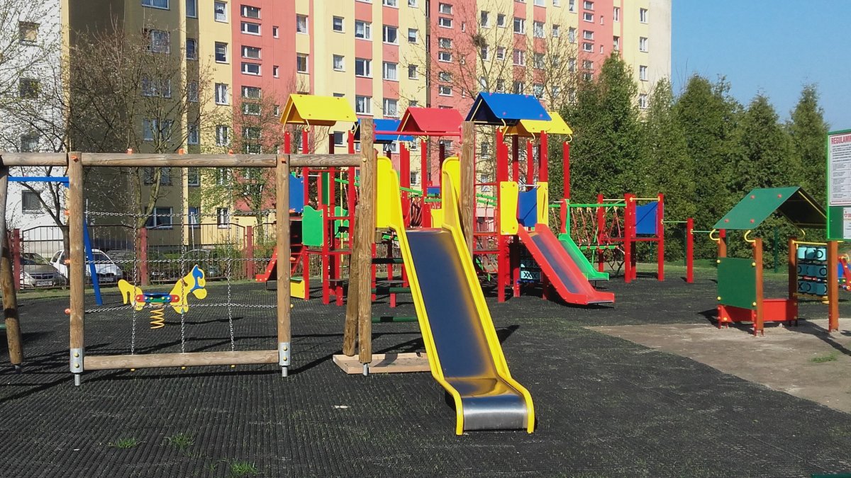 Nowy plac zabaw na Zawadzie. Powstał przy szkole