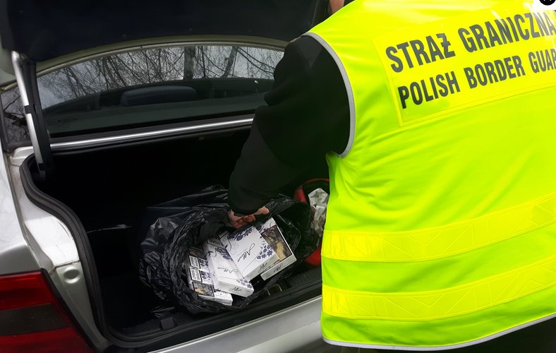 W Elblągu urządził sobie magazyn. 50-letni Gruzin zatrzymany z papierosami z przemytu