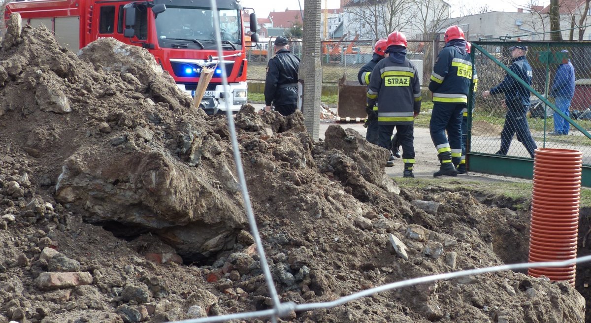 Wypadek na Grochowskiej. Mężczyzna przysypany piachem 