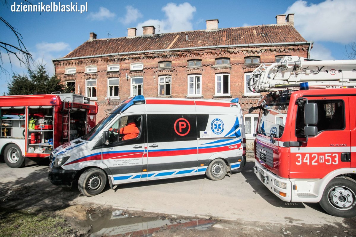Z okien wydobywał się gęsty dym. Pożar na Stawidłowej [zdjęcia]