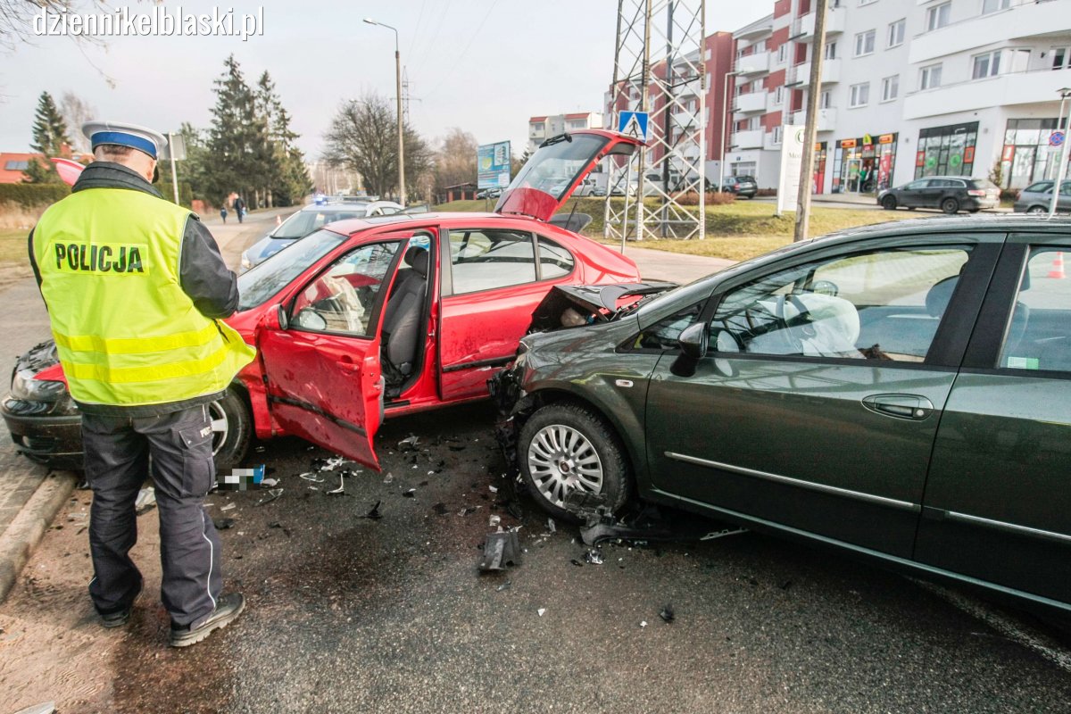 Wypadek na Legionów. Kierowcy trafili do szpitala [zdjęcia]