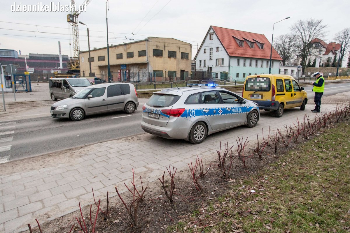 Potrącenie na Browarnej. 89-latek odwieziony do szpitala [zdjęcia]