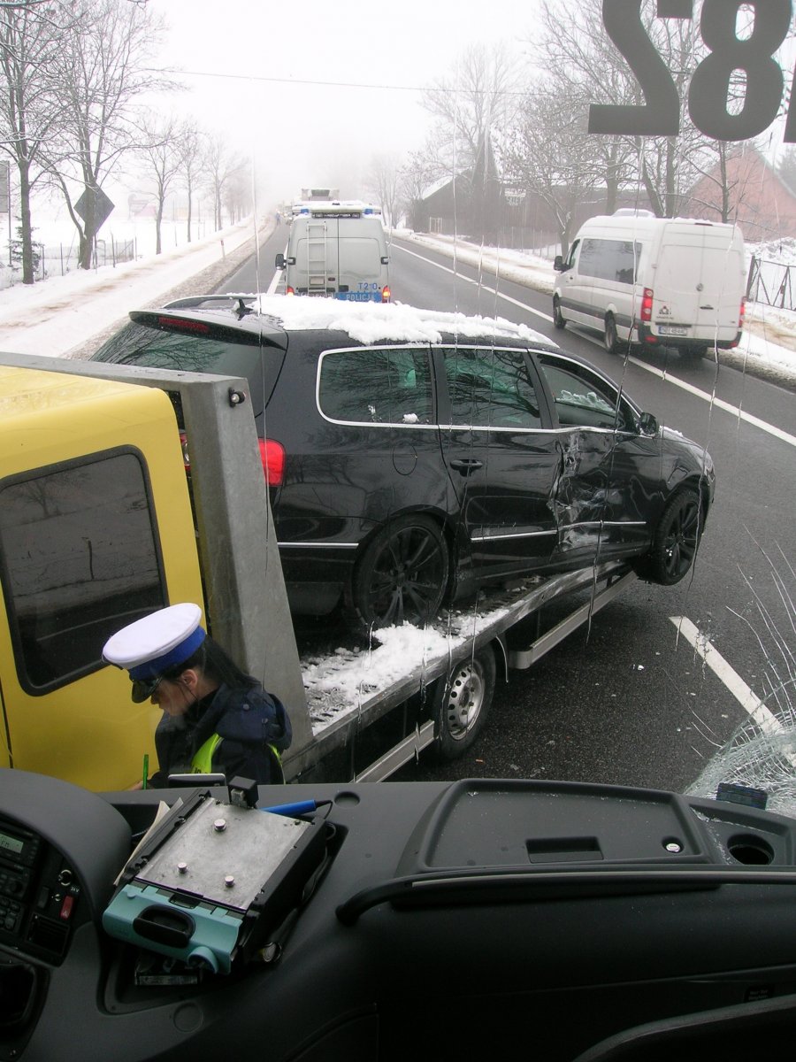 Autobus zderzył się z lawetą na 