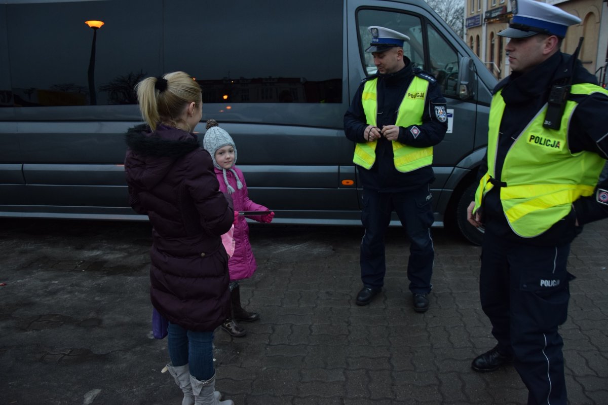 Policja rozdawała odblaski
