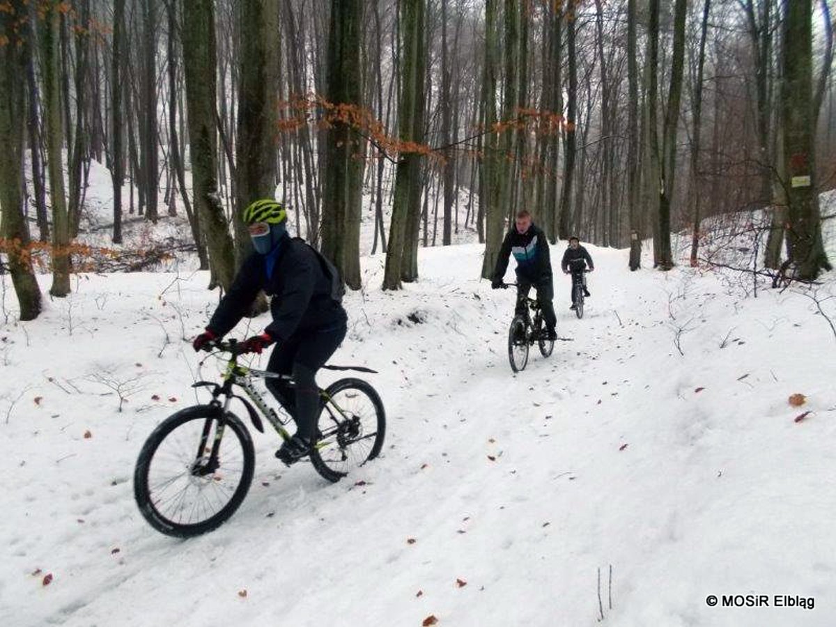 Rowerami po zaśnieżonej Bażantarni