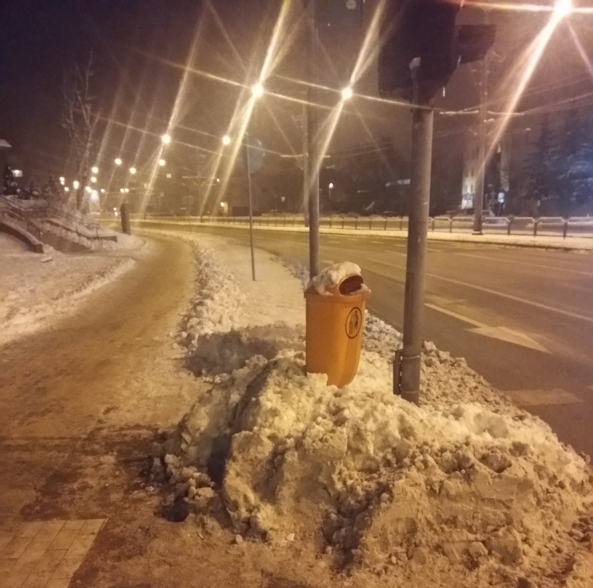 Ścieżki rowerowe pod śniegiem. 