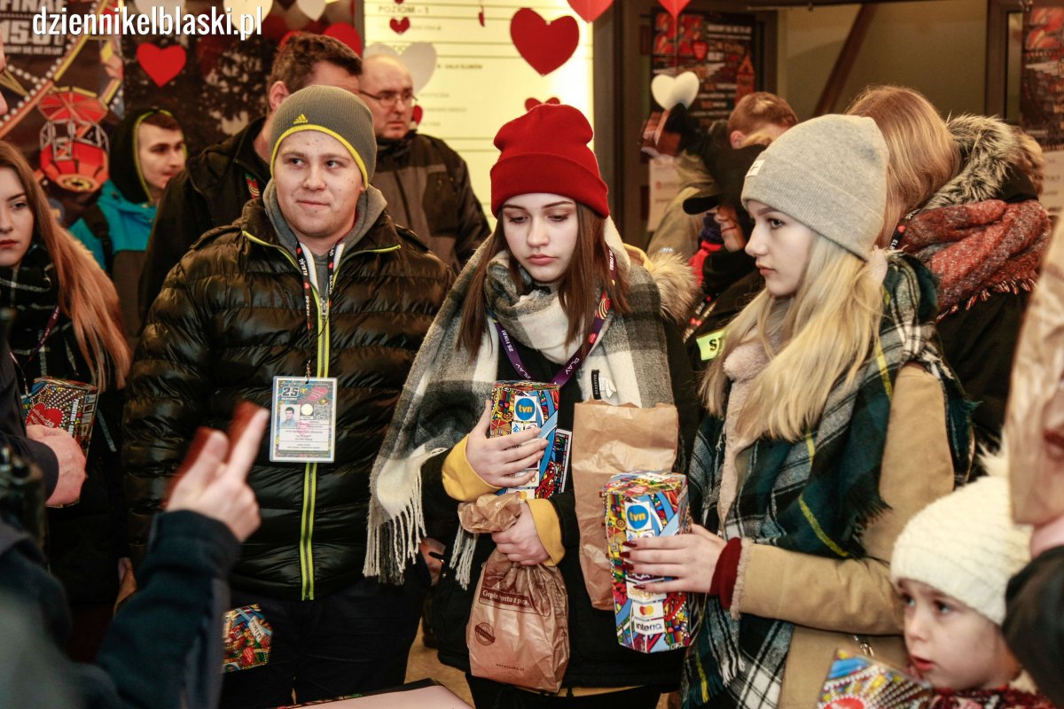Trwa finał WOŚP! W Elblągu zebrano już ponad 120 tys. zł. Kwesta, licytacje, bieg, ekstremalnie na Modrzewinie  [zdjęcia, filmy]