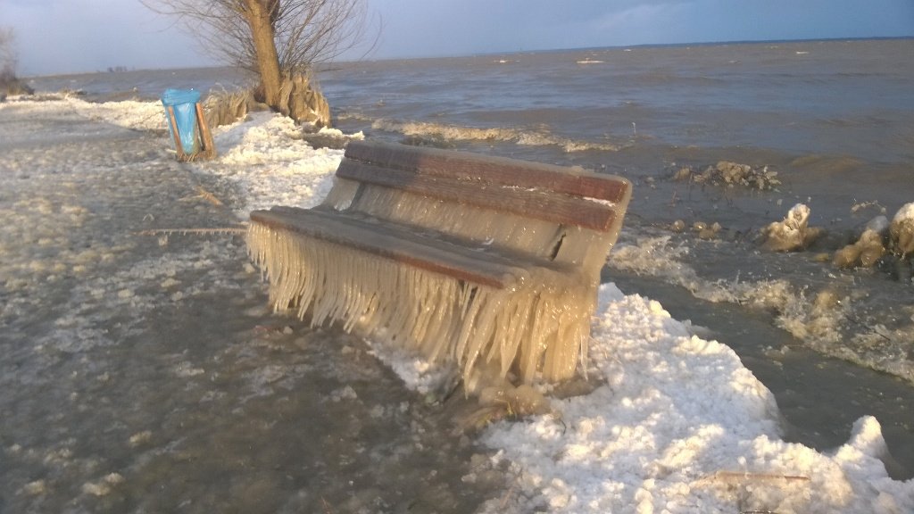 Sztorm dał w kość stanicy w Nadbrzeżu. Udało się uratować odpływające łodzie