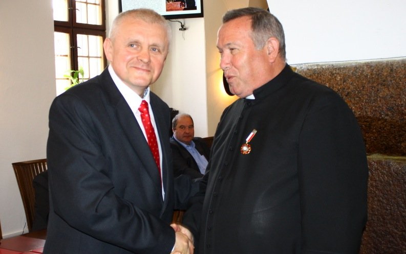 Ksiądz Roman Żendarski Honorowym Obywatelem Pasłęka