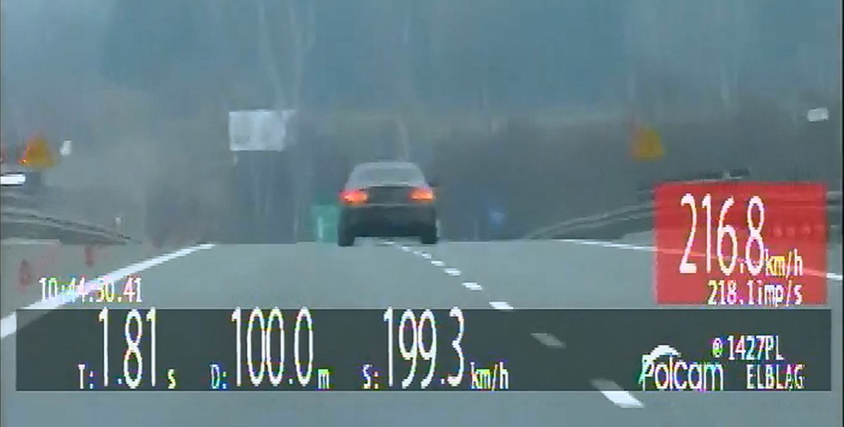 Wigilijni piraci drogowi na siódemce. 215 km/h ma liczniku [WIDEO]