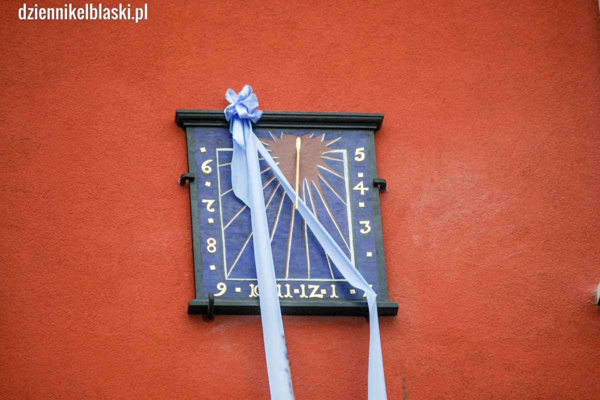 Starówka z nową atrakcją turystyczną. Trzeci taki zegar w Elblągu [zdjęcia]