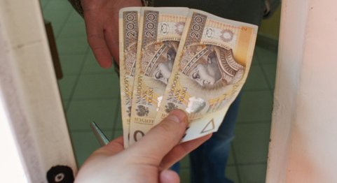 Uwaga na złodziei! Fałszywa opiekunka społeczna okradła staruszkę