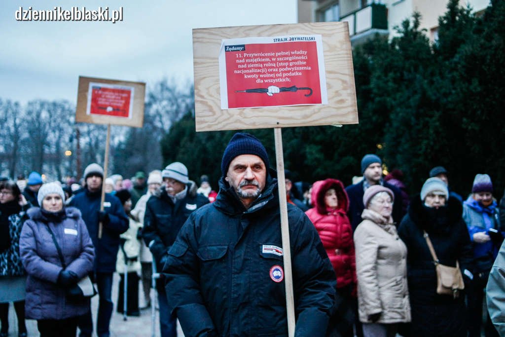 Protestowali przeciwko rządowi PiS przed pomnikiem Ofiar Grudnia 