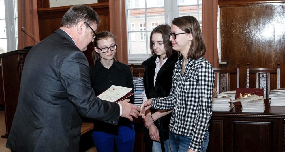 Zdolni, sumienni i ambitni. Tacy są elbląscy gimnazjaliści