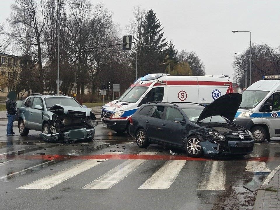 Zderzenie na skrzyżowaniu Tysiąclecia i Rycerskiej. Utrudnienia w ruchu
