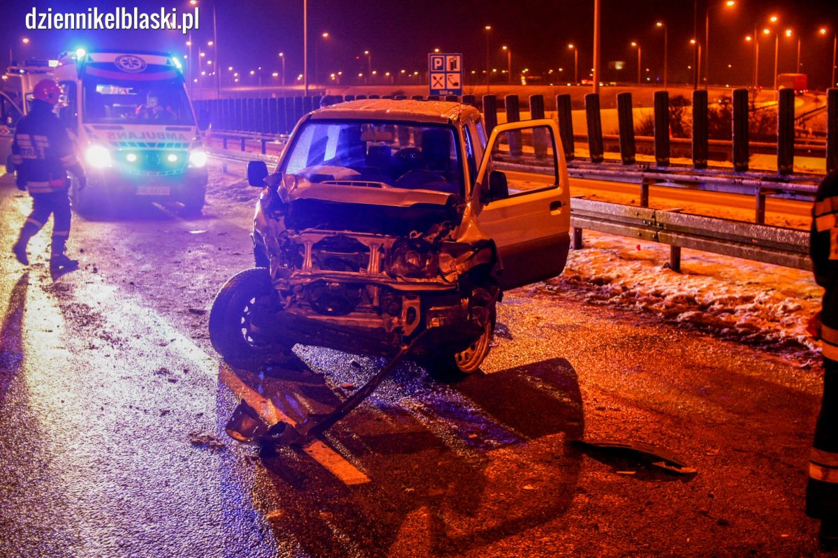 Chwile grozy na obwodnicy Elbląga. Auto obracało się wokół własnej osi [zdjęcia]