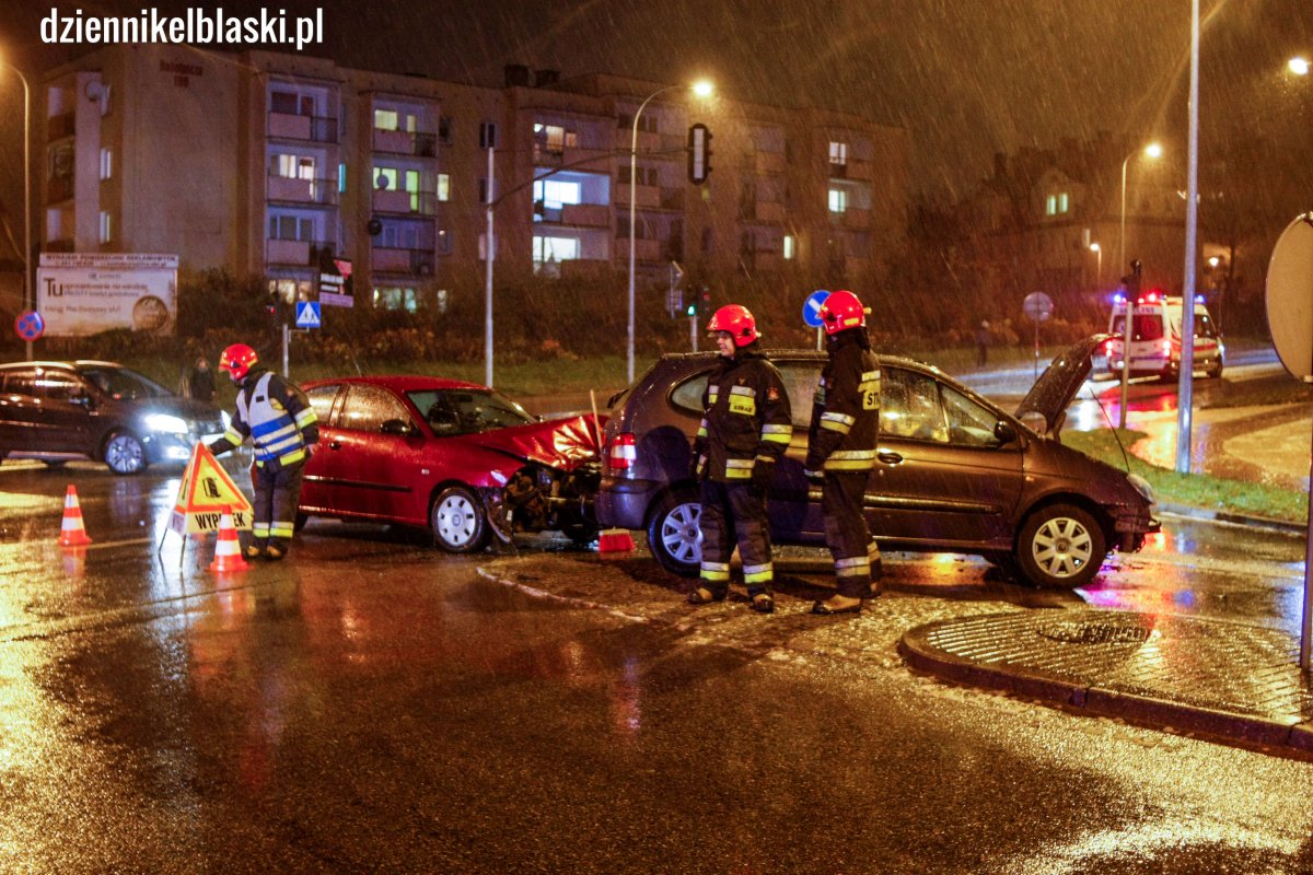 Renault i seat zderzyły się na skrzyżowaniu Brzeskiej i Robotniczej [zdjęcia]
