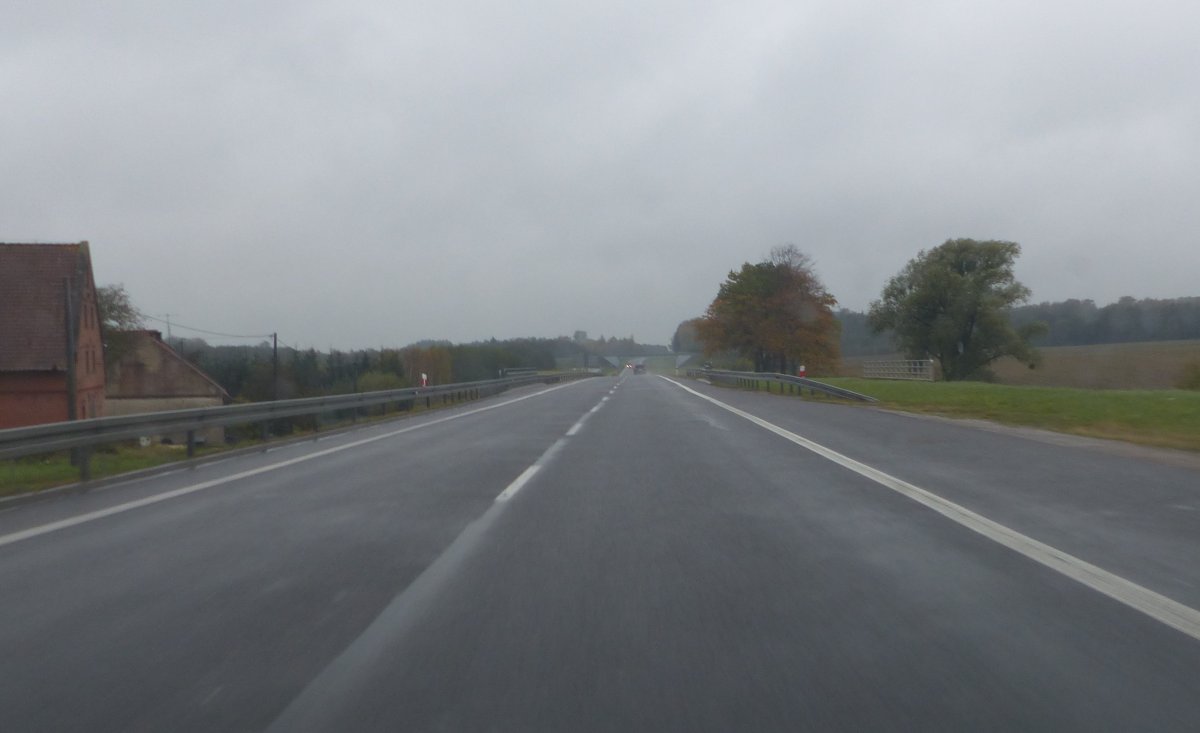 TIR zjechał z drogi pod Elblągiem. Utrudnienia na 