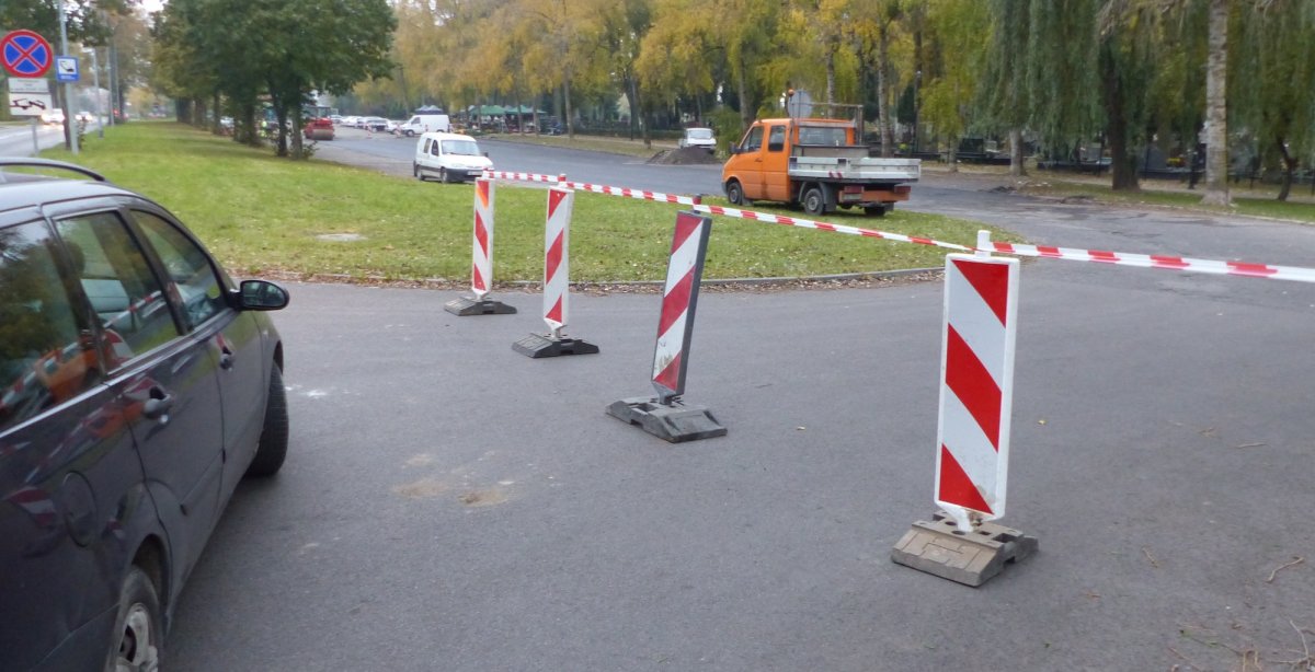 Parking przy cmentarzu zamknięty. Trwa remont, będzie nowy asfalt 