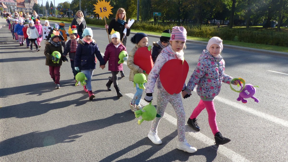 Strajk żywności - nie marnuj jedzenia. Dzieci przemaszerowały elbląskimi ulicami [zdjęcia]