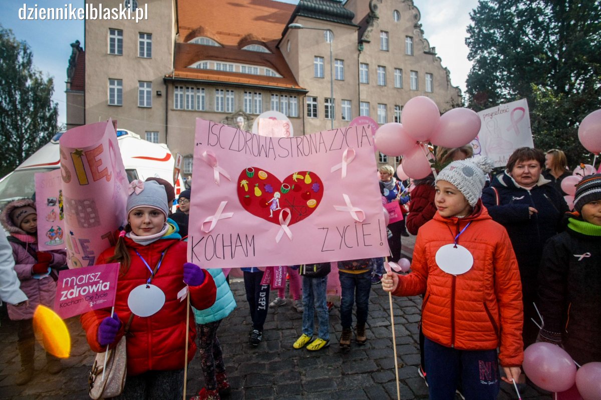 Elbląg się zaróżowił. Ulicami miasta przeszedł marsz zdrowia [zdjęcia]