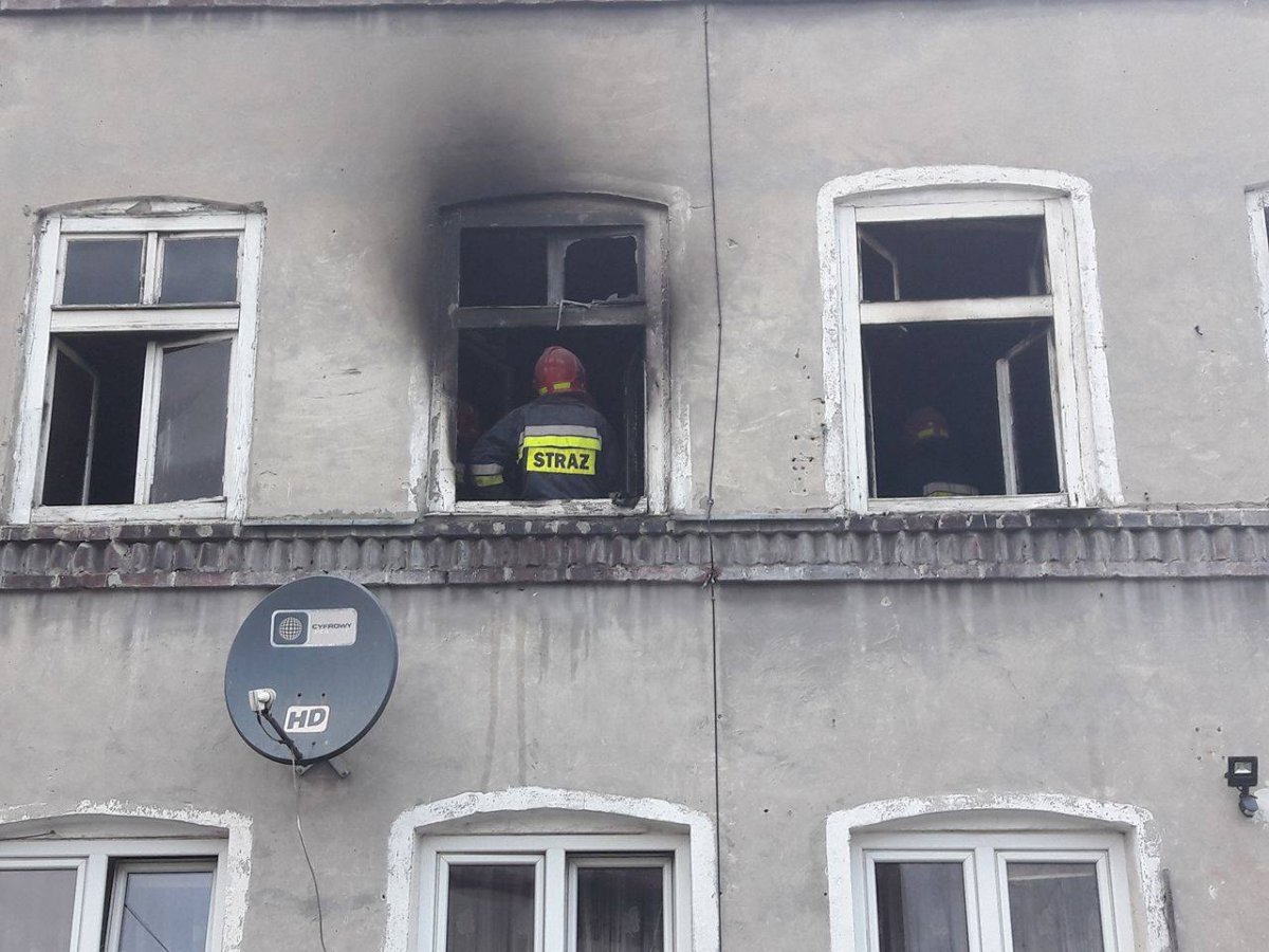 Pożar na Czerniakowskiej. Strażacy ewakuowali mieszkańców z budynku 