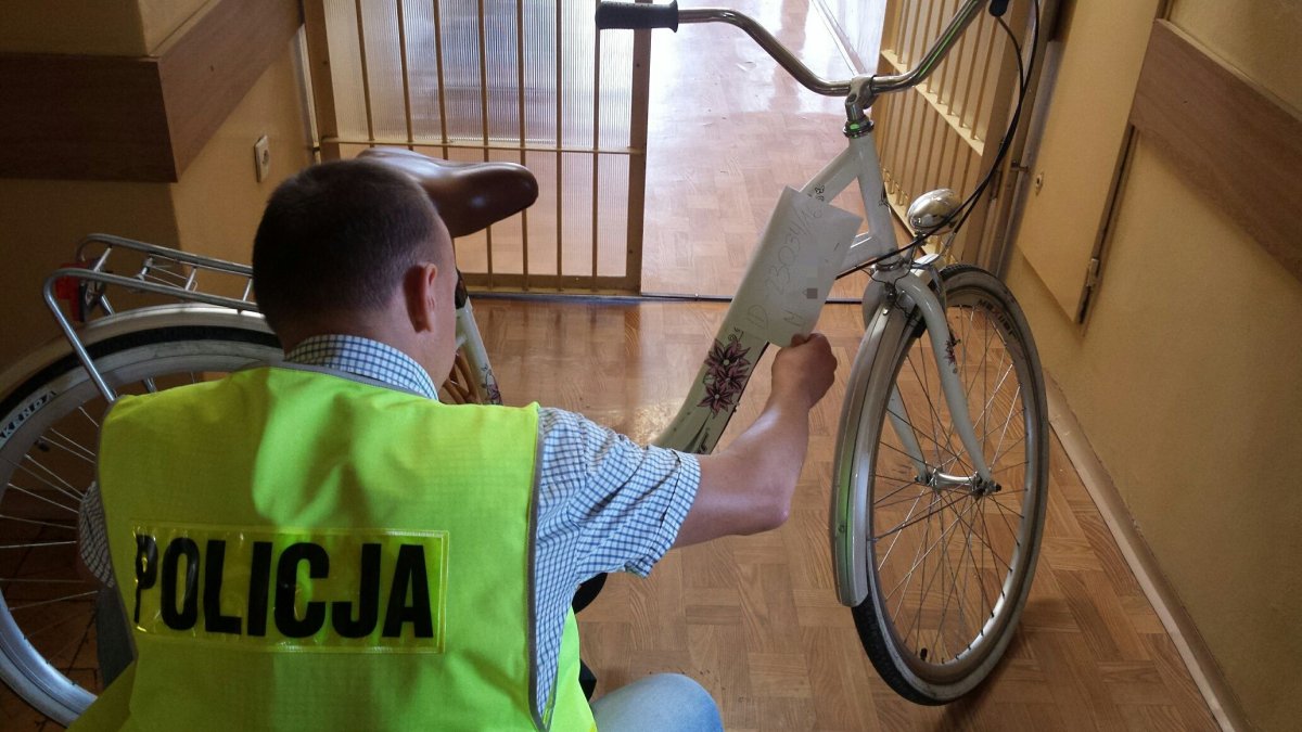 Ukradł rower i w altance udawał, że śpi. Chciał w ten sposób uniknąć odpowiedzialności