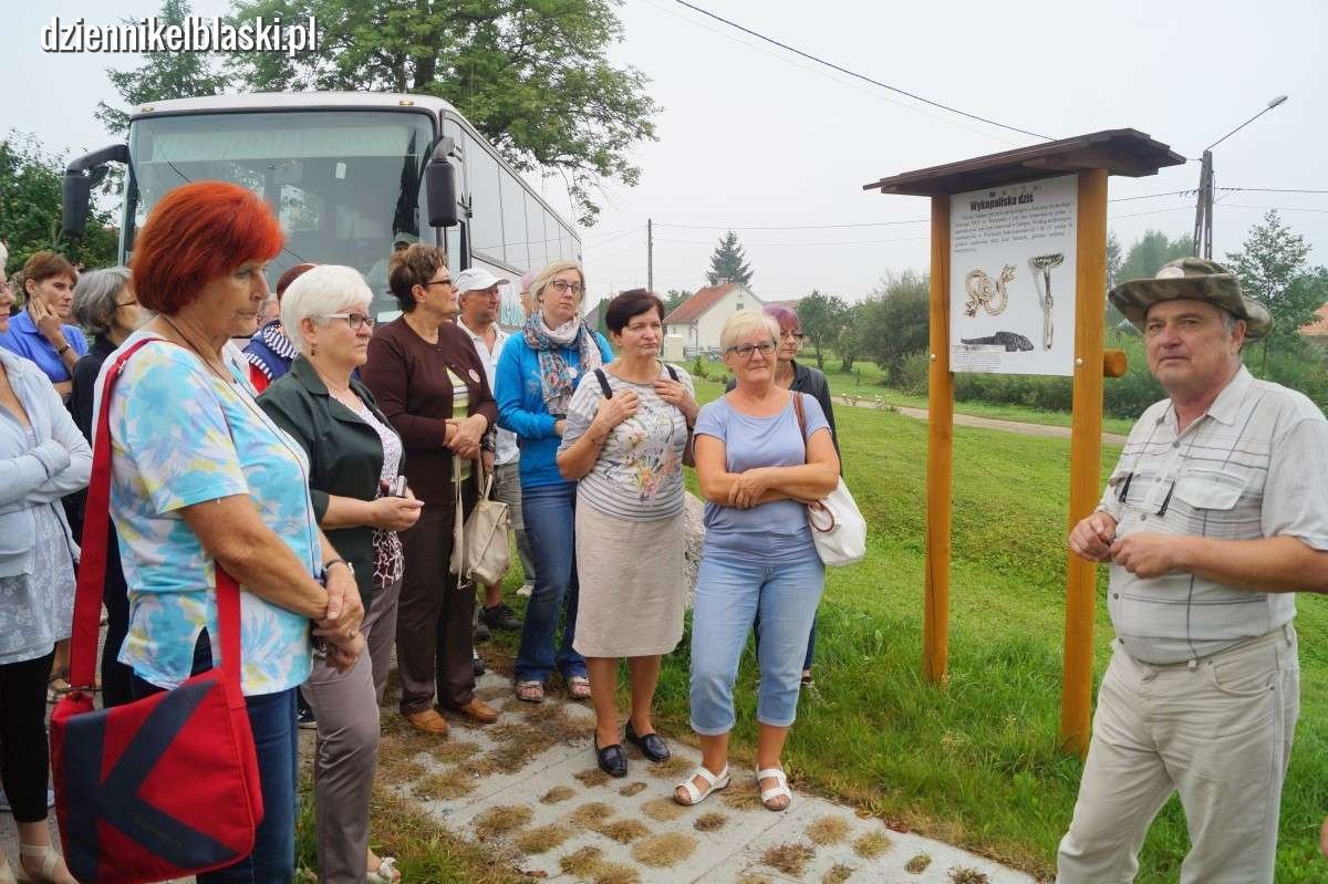 Z przewodnikiem za miasto. Poznawali bogactwo tych ziem [zdjęcia]