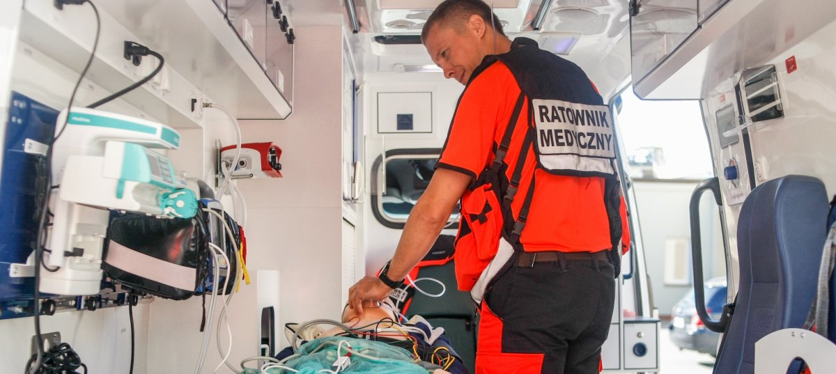Nie każdy się nadaje. Ratownicy medyczni z Elbląga opowiadają o swojej pracy