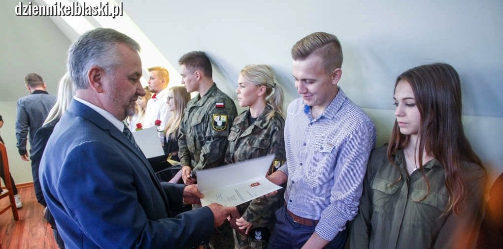 Nagrodzeni za dobre oceny. Rekordowa liczba stypendystów starosty [zdjęcia]