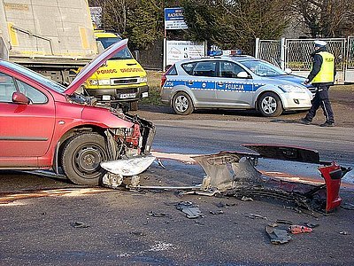 Pijany kierowca ciężarówką uderzył w opla