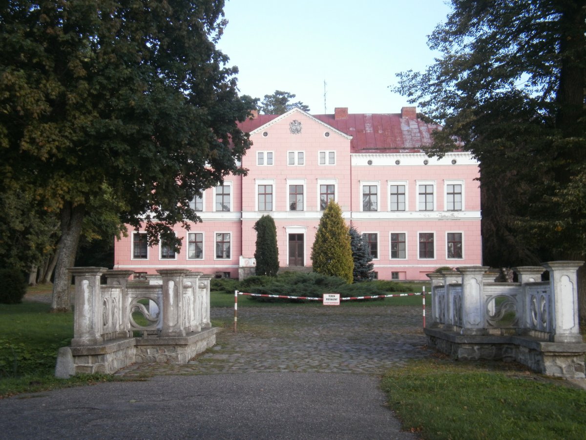 Pałac do wzięcia. Unikatowy zabytek w Kwitajnach wystawiony na sprzedaż