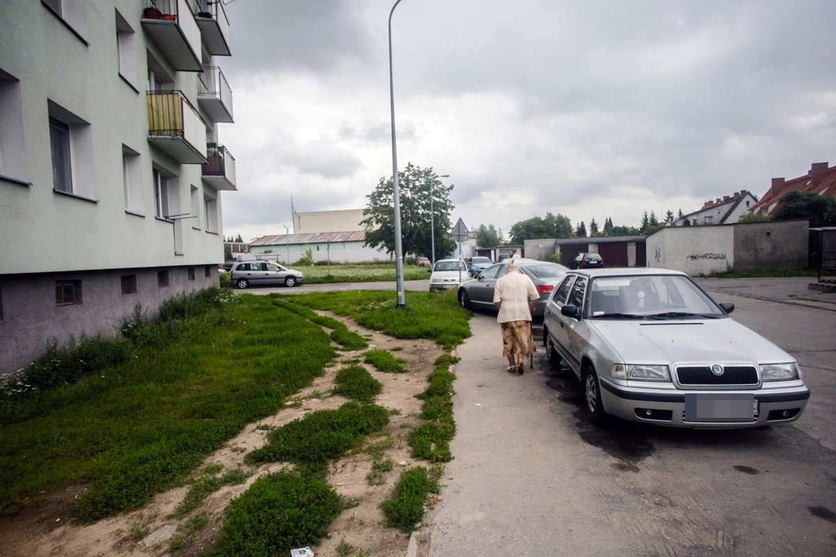 Parkują nam pod oknami. Kiedy to się wreszcie skończy?