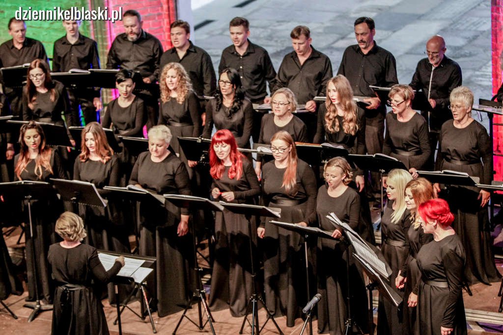 Superstar i superhit. Koncert chóru Cantata z okazji 30. urodzin [zdjęcia]