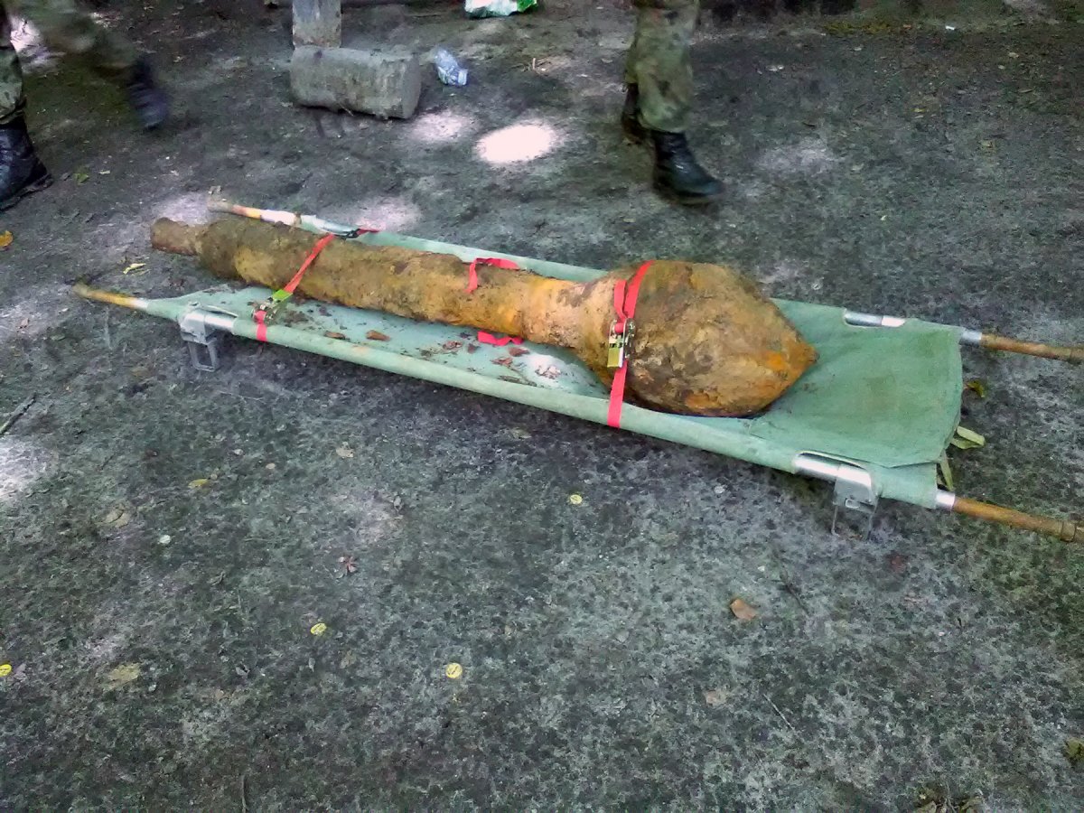 Podczas spaceru w Bażantarni znalazł... 50-kilogramowy pocisk rakietowy 