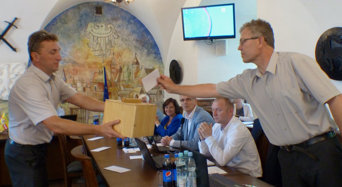 Burmistrz z absolutorium, rada z nowym wieceprzewodniczącym