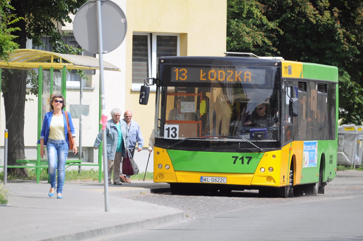 Duże zmiany w komunikacji. Letnie rozkłady jazdy i objazdy