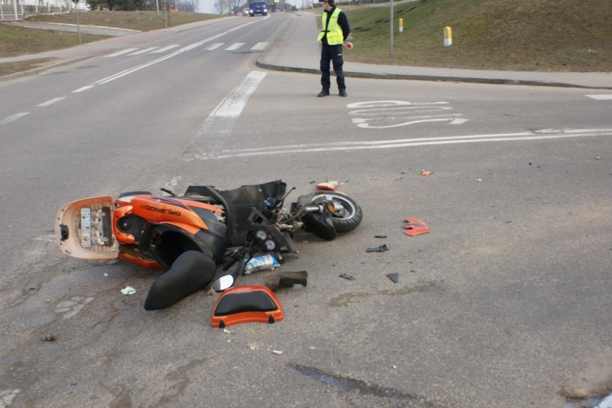 Był tak pijany, że spadał z motoroweru. Miał ponad 3,5 promila 