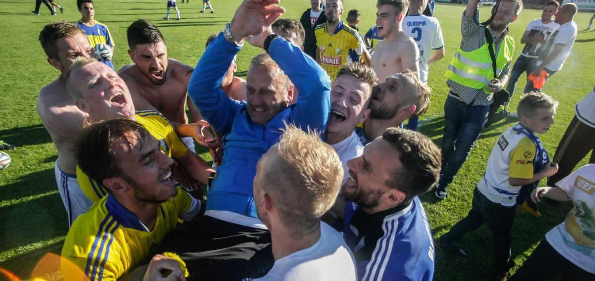 II liga w Elblągu! Olimpia po raz drugi wygrała z Motorem. Zobacz tą radość [dużo zdjęć, film]