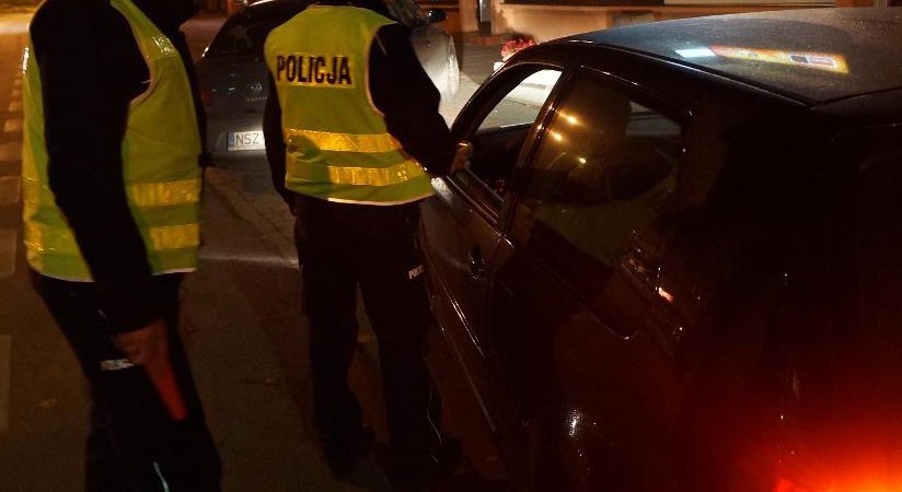 Pijany 22-latek pojechał samochodem po… alkohol