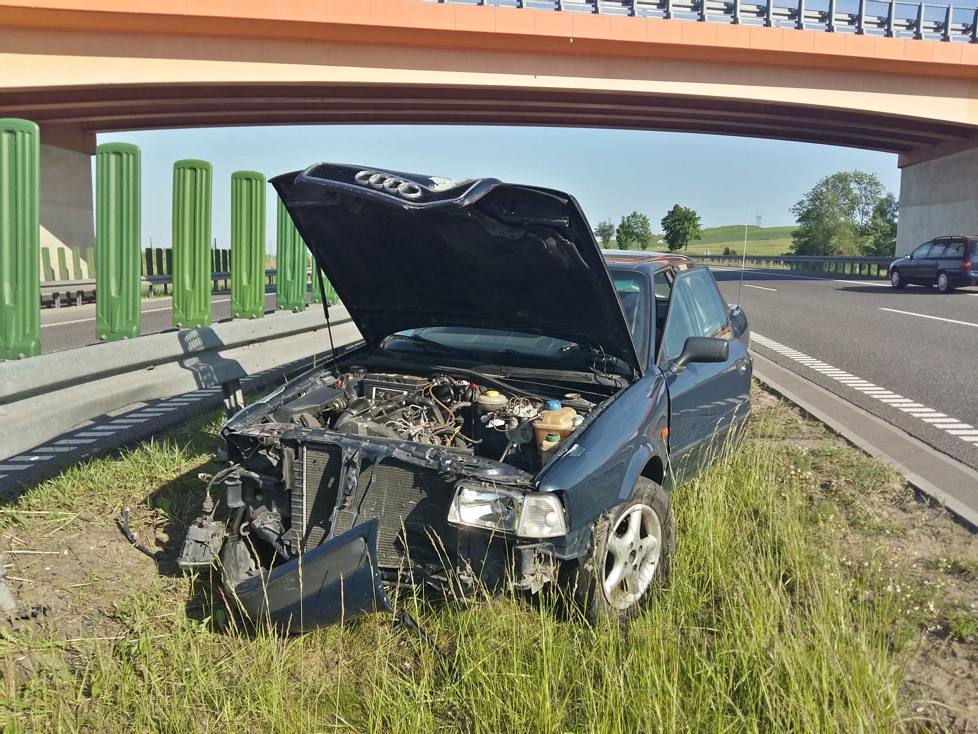 Kierowca ciężarówki nie zauważył audi. Stłuczka na 
