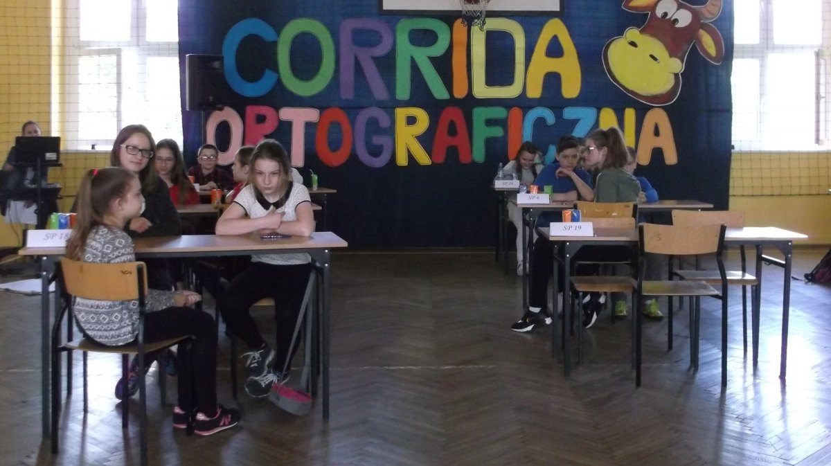 Corrida Ortograficzna. Zmagali się indywidualnie i drużynowo