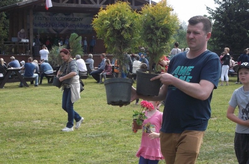 W sobotę wymień w Pasłęku śmieci na drzewka i kwiaty
