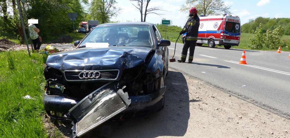 Wypadek na drodze Elbląg-Milejewo. Zderzenie na skrzyżowaniu [zdjęcia]