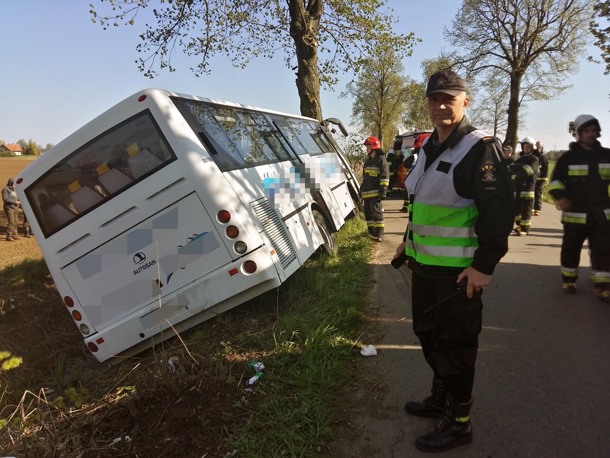 Jaka była przyczyna wypadku autobusu? Będzie powołany biegły od rekonstrukcji zdarzeń 