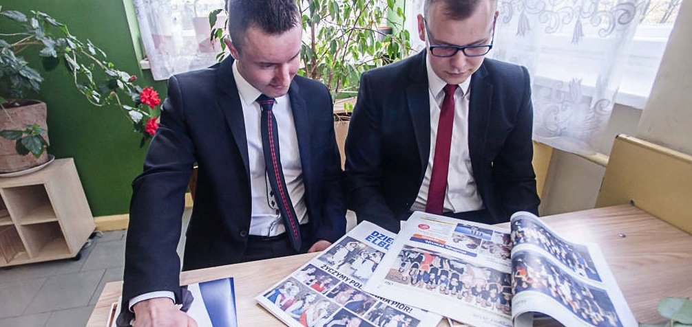Maturzyści zakończyli rok szkolny. Mieliśmy dla nich prezent. 
