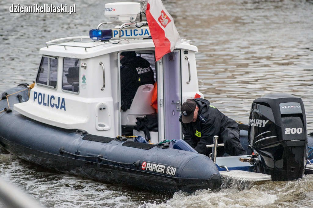 Tak policjanci z patrolu wodnego walczyli o życie 59-latka [film]