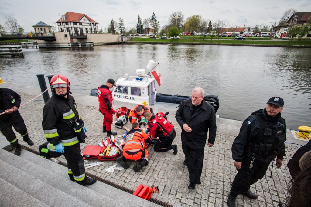 Tragedia  na starówce. Nie żyje 59-latek, który wskoczył do rzeki