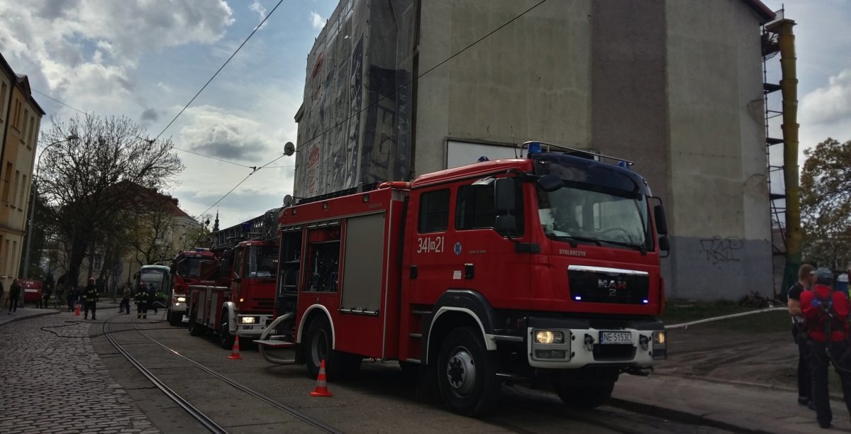 Pożar na Królewieckiej, wstrzymano ruch tramwajów [zdjęcia]