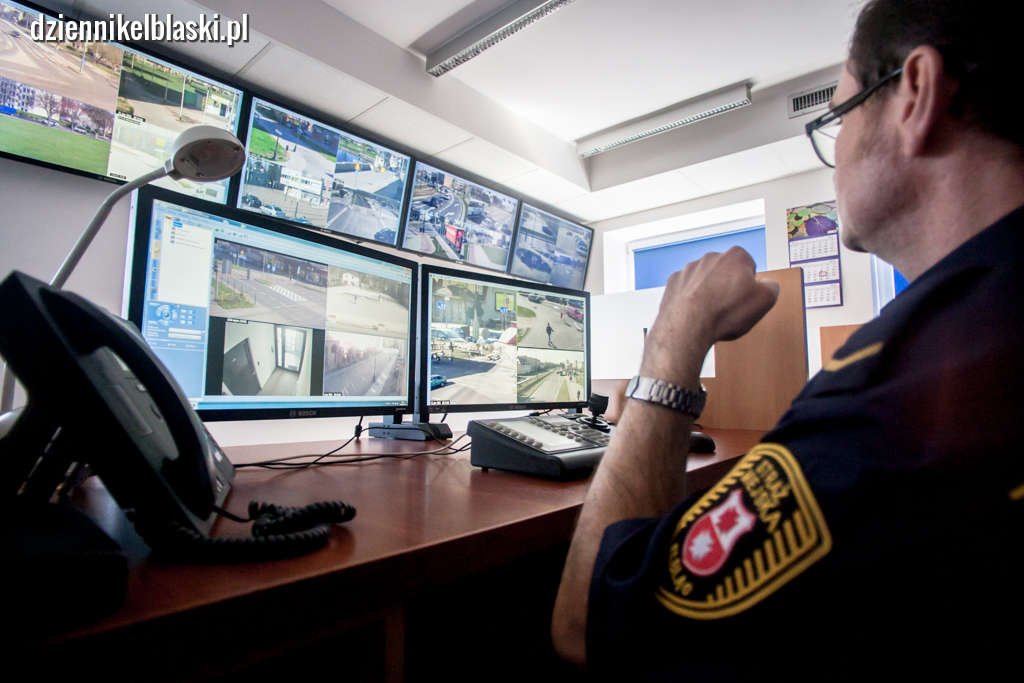 Nowe obowiązki a nie likwidacja. Strażnicy miejscy uczą dzieci i pilnują porządku